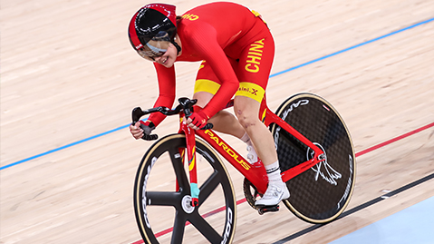 星空官方：健身器材练胸肌